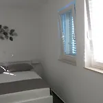 Rea *