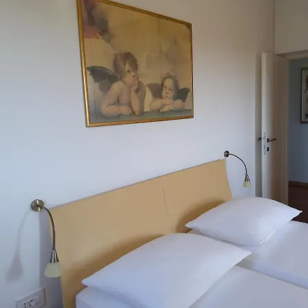Rea Apartment Cres