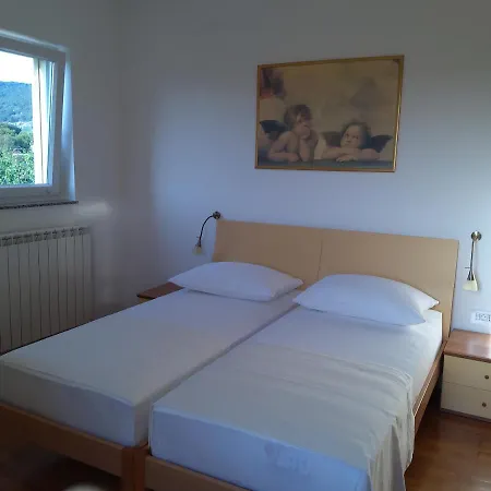 Apartment Rea Cres